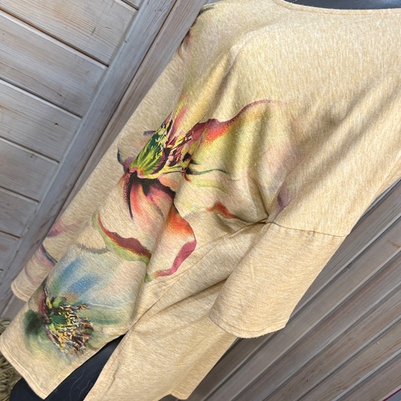 Floral Print Tunic Top in Yellow - Picture 5 of 6